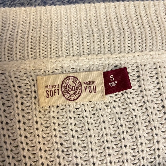 Juniors SO Cream Sweater with Side Ties - Size S - Picture 2 of 2